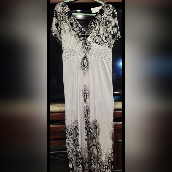 White Dress - Picture 1 of 2